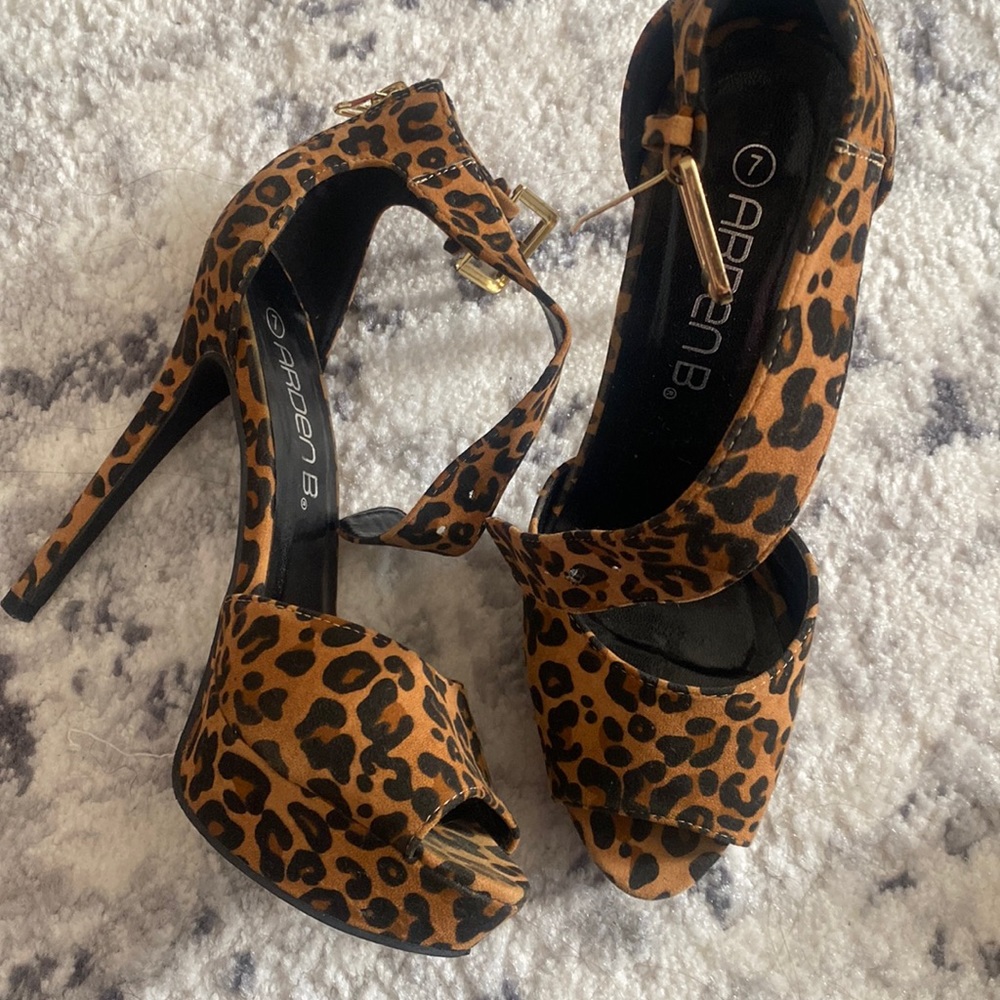 Animal print, Arden B heels, size 7 (4inch heel) good condition.